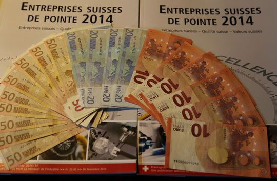 Le franc suisse déjà fort se renchérit encore par rapport à l'Euro, une des solutions pour les entreprises suisses serait la délocalisation de leurs production vers l'Europe! Le franc suisse déjà fort se renchérit encore par rapport à l'Euro, une des solutions pour les entreprises suisses serait la délocalisation de leurs production vers l'Europe!