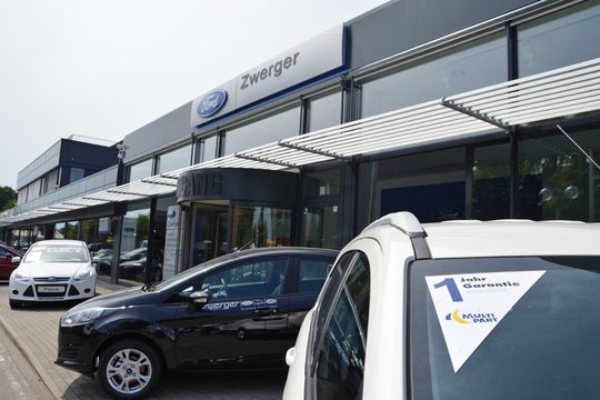 Das Ravensburger Autohaus Zwerger realisiert mit einem Eigengarantiemodell Ertragspotenziale, die sich aus sorgfältiger Begutachtung und Aufbereitung von Gebrauchtfahrzeugen ergeben. Das Ravensburger Autohaus Zwerger realisiert mit einem Eigengarantiemodell Ertragspotenziale, die sich aus sorgfältiger Begutachtung und Aufbereitung von Gebrauchtfahrzeugen ergeben.