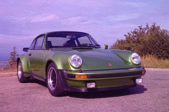 Der 911 Turbo von 1974 ist der erste Porsche mit Turbolader. Der 911 Turbo von 1974 ist der erste Porsche mit Turbolader.