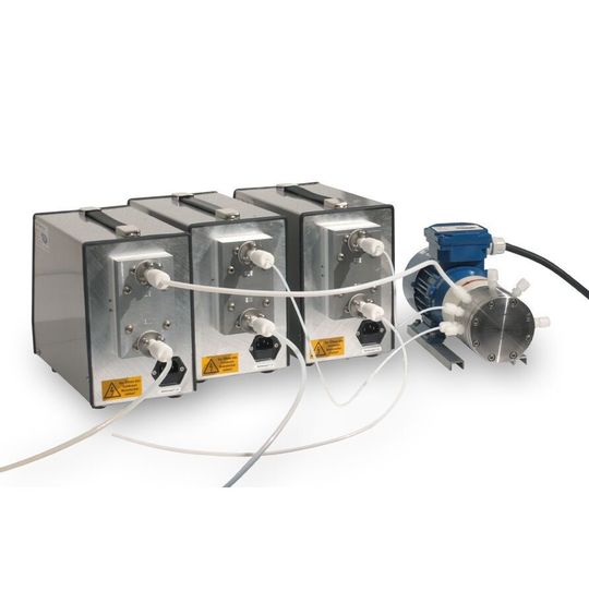 Die Standardpumpe R05 von Fink Chem+Tec kann über Software-Optionen aufgerüstet und an spezielle Dosieraufgaben angepasst werden.