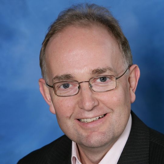 Ineos Technologies-Chef Peter Williams freut sich über die Lizenzvergabe.