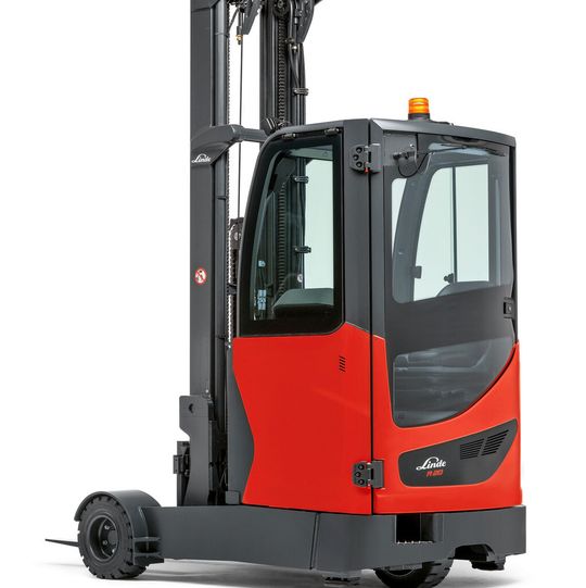 Ab sofort sind neue Schubmaststapler-Modelle von Linde Material Handling im Traglastbereich von 1,4 bis 2,0 t mit großen Superelastik-Lasträdern und mehr Bodenfreiheit für den kombinierten Innen- und Außeneinsatz verfügbar. Ab sofort sind neue Schubmaststapler-Modelle von Linde Material Handling im Traglastbereich von 1,4 bis 2,0 t mit großen Superelastik-Lasträdern und mehr Bodenfreiheit für den kombinierten Innen- und Außeneinsatz verfügbar.