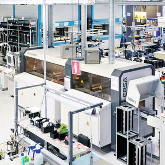Baugruppenfertigung beim Elektronikfertiger micronex: Der EMS-Dienstleister aus Springe bei Hannover setzt das MiG-Konzept seit etwa einem Jahr ein. Kürzere Durchlaufzeiten und sicherere Terminzusagen sind die Resultate. Baugruppenfertigung beim Elektronikfertiger micronex: Der EMS-Dienstleister aus Springe bei Hannover setzt das MiG-Konzept seit etwa einem Jahr ein. Kürzere Durchlaufzeiten und sicherere Terminzusagen sind die Resultate.