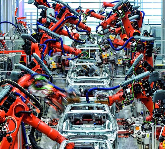 Mit Großpressen werden Bleche im Karosseriebau der Automobilproduktion umgeformt und geschnitten. Mit Großpressen werden Bleche im Karosseriebau der Automobilproduktion umgeformt und geschnitten.