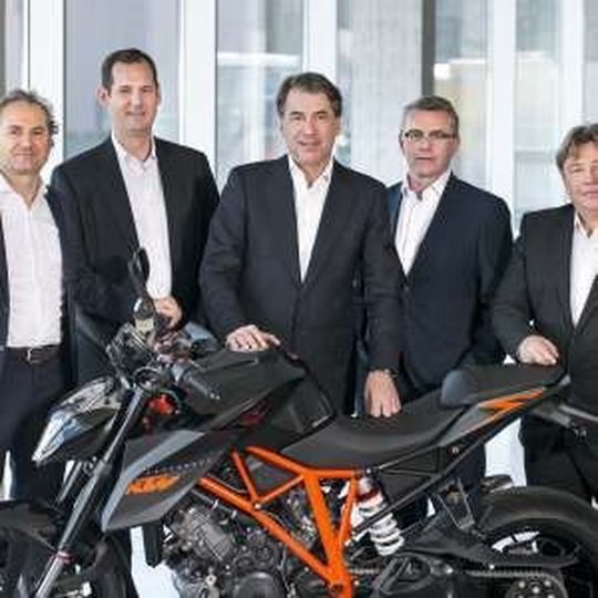 Der versammelte KTM-Vorstand blickt optimistisch in die Zukunft Orange. Der versammelte KTM-Vorstand blickt optimistisch in die Zukunft Orange.