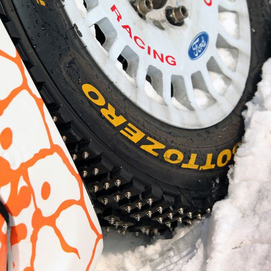 Pirelli ist 2015 neben der Rallye in Deutschland auch im GT- und Formelsport aktiv. Pirelli ist 2015 neben der Rallye in Deutschland auch im GT- und Formelsport aktiv.