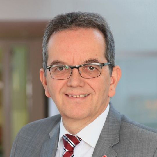 Hartmut Krause löst Frank Forst als Vertriebsleiter bei Cromax ab. Hartmut Krause löst Frank Forst als Vertriebsleiter bei Cromax ab.