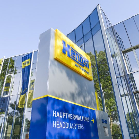 Die ersten Gespräche zum Joint Venture mit Luman Automotive fanden am Hengst-Stammsitz in Münster statt. Die ersten Gespräche zum Joint Venture mit Luman Automotive fanden am Hengst-Stammsitz in Münster statt.