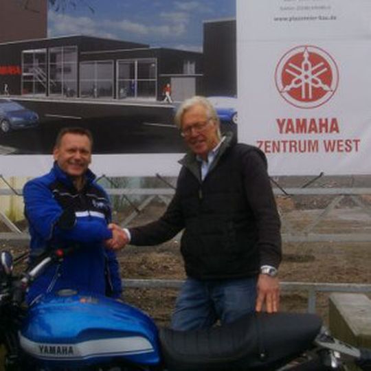 Spatenstich am 26. Januar 2015: Inhaber Heiner Gangfuss und Jörg Breitenfeld, Country Manager Yamaha-Motor Deutschland. Spatenstich am 26. Januar 2015: Inhaber Heiner Gangfuss und Jörg Breitenfeld, Country Manager Yamaha-Motor Deutschland.