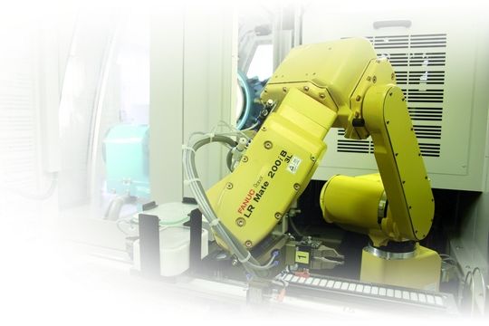 Der Fanuc-Roboter ist in der Lage, Aufgaben außerhalb des Schleifbereichs hauptzeitparallel zu übernehmen. Der Fanuc-Roboter ist in der Lage, Aufgaben außerhalb des Schleifbereichs hauptzeitparallel zu übernehmen.