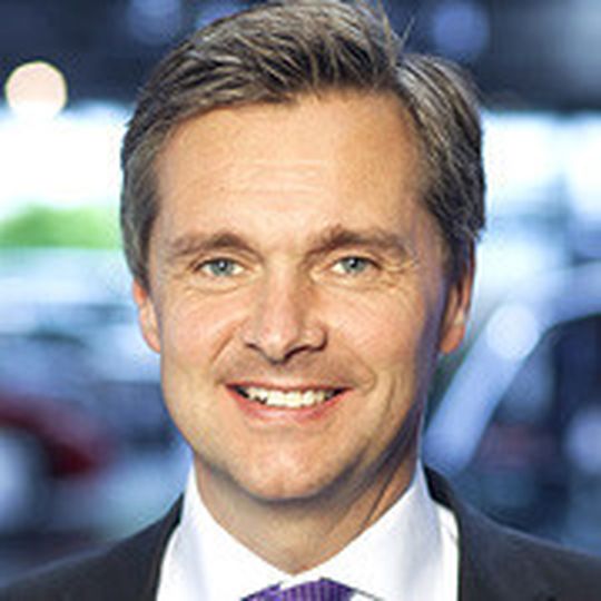 Steffen Knies leitet das Porsche-Zentrum Hamburg Nord-West. Steffen Knies leitet das Porsche-Zentrum Hamburg Nord-West.