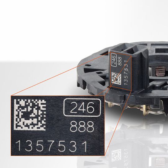 Lasermarkierte Codes machen Bauteile lückenlos rückverfolgbar. Lasermarkierte Codes machen Bauteile lückenlos rückverfolgbar.