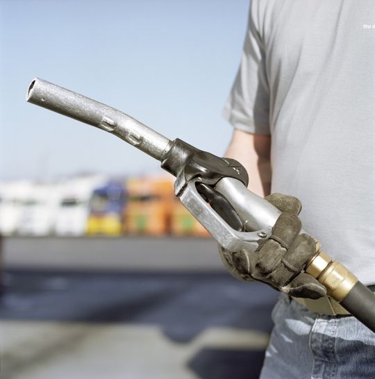 DKV Euro Service und Shell haben einen Akzeptanzvertrag über rund 2200 Tankstellen in zwölf Ländern abgeschlossen. DKV Euro Service und Shell haben einen Akzeptanzvertrag über rund 2200 Tankstellen in zwölf Ländern abgeschlossen.