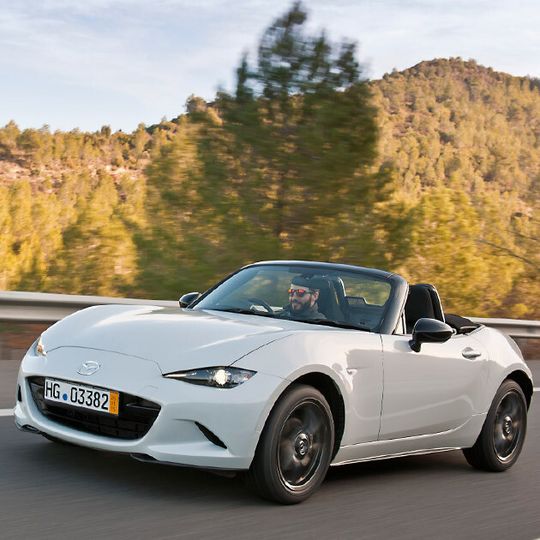 Der neue Mazda MX-5 ist noch mehr Fahrmaschine als bisher schon. Der neue Mazda MX-5 ist noch mehr Fahrmaschine als bisher schon.