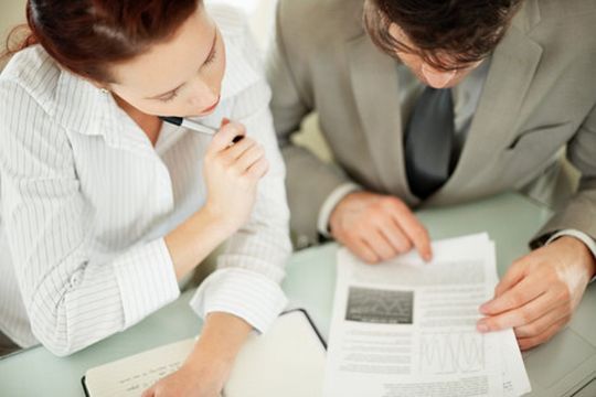 Chefs wollen ihren Mitarbeitern gerecht werden und eine individuelle Einschätzung ihrer Leistungen abgeben. Die Mitarbeiter wiederum wünschen sich ein klares Feedback zu ihrer Performance und möchten die jeweiligen Beurteilungskriterien bestmöglich nachvollziehen. Chefs wollen ihren Mitarbeitern gerecht werden und eine individuelle Einschätzung ihrer Leistungen abgeben. Die Mitarbeiter wiederum wünschen sich ein klares Feedback zu ihrer Performance und möchten die jeweiligen Beurteilungskriterien bestmöglich nachvollziehen.