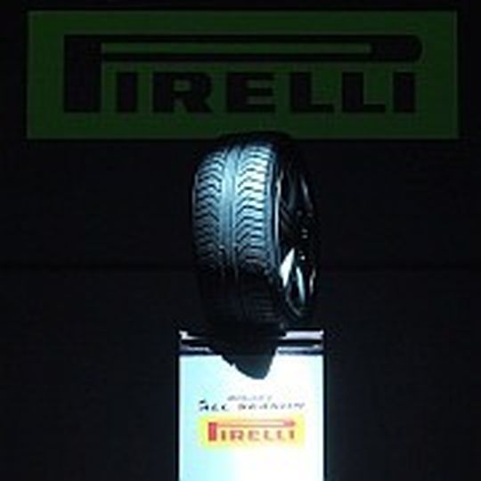 Aus dem Dunkel ans Licht: Pirellis erster Vollwert-Ganzjahresreifen für Europa. Aus dem Dunkel ans Licht: Pirellis erster Vollwert-Ganzjahresreifen für Europa.