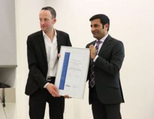 Rahman Jamal, Global Technology & Marketing Director bei National Instruments, und Prof. Dr. Markus Haidum, vom „Competence Center For Applied Sensor Systems“ (CCASS) an der Hochschule Darmstadt: Weltweit erstes „LabVIEW Competence Center for High-Assurance System Development“ (CAS). Rahman Jamal, Global Technology & Marketing Director bei National Instruments, und Prof. Dr. Markus Haidum, vom „Competence Center For Applied Sensor Systems“ (CCASS) an der Hochschule Darmstadt: Weltweit erstes „LabVIEW Competence Center for High-Assurance System Development“ (CAS).