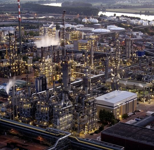 Die mittelfristigen Aussichten für den Chemieanlagenbau sind mehr als positiv. Allerdings verschieben sich Projektstruktur und Märkte. Die mittelfristigen Aussichten für den Chemieanlagenbau sind mehr als positiv. Allerdings verschieben sich Projektstruktur und Märkte.