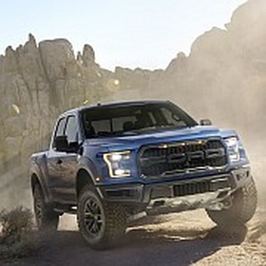 Der Ford F-150 Raptor soll soll mächtig Staub aufwirbeln. Marktstart: Herbst 2016. Der Ford F-150 Raptor soll soll mächtig Staub aufwirbeln. Marktstart: Herbst 2016.