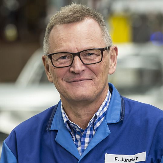 Seit dem 1. Januar 2015 ist Franz Juraske Leiter „Lackierte Karosserie“ im BMW Group Werk Regensburg. Seit dem 1. Januar 2015 ist Franz Juraske Leiter „Lackierte Karosserie“ im BMW Group Werk Regensburg.