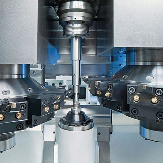 Die Wellendrehmaschine VT 2-4 ist prädestiniert für die Bearbeitung von Wellen in großen Stückzahlen.