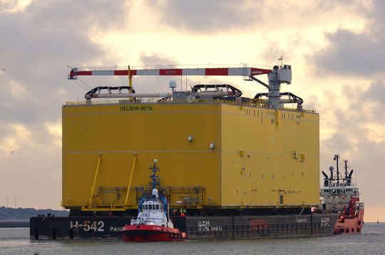 Helwin Beta auf dem Weg zum Aufjacken in der Nordsee. (Bild klicken zum vergrößern.) Helwin Beta auf dem Weg zum Aufjacken in der Nordsee. (Bild klicken zum vergrößern.)