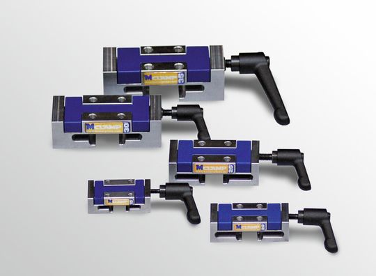 Die kompakten Linearklemmen erreichen Haltekräfte in der Klasse von 2000 N bei weitaus weniger Kraftaufwand zum Betätigen als vergleichbare Produkte. Die kompakten Linearklemmen erreichen Haltekräfte in der Klasse von 2000 N bei weitaus weniger Kraftaufwand zum Betätigen als vergleichbare Produkte.