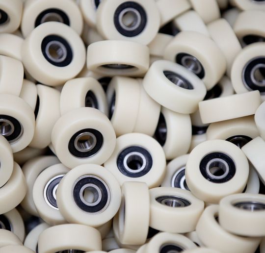 Jubiläum eines Mobilmachers aus Polyamid: 6 Millionen Rollen aus Lauramid wurden von Handtmann Elteka für den Automobilbereich im Verlauf der letzten 12 Monate produziert.