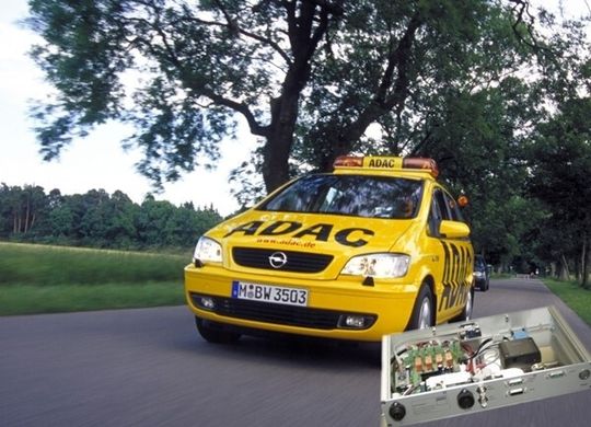 Rund 1700 „Gelbe Engel“ des ADAC sind auf Deutschlands Straßen unterwegs – und alle sind mit einer Steuerbox für das Energiemanagement ausgerüstet, deren Elektronik in einem Gehäuse von WK-Mechanik sitzt Rund 1700 „Gelbe Engel“ des ADAC sind auf Deutschlands Straßen unterwegs – und alle sind mit einer Steuerbox für das Energiemanagement ausgerüstet, deren Elektronik in einem Gehäuse von WK-Mechanik sitzt