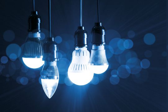 LED-Leuchten steuern: Dank der integrierten Elektronik lassen sich LED-Leuchten entweder kabellos oder kabelgebunden steuern. LED-Leuchten steuern: Dank der integrierten Elektronik lassen sich LED-Leuchten entweder kabellos oder kabelgebunden steuern.
