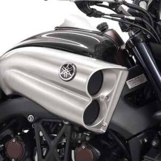 Zum 30. Geburtstag hat Yamaha seiner Bike-Legende V-Max eine Carbon-Sonderedition spendiert. Zum 30. Geburtstag hat Yamaha seiner Bike-Legende V-Max eine Carbon-Sonderedition spendiert.