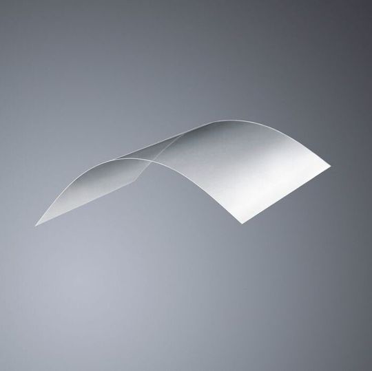 Gebogenes Displayglas durch Laserfertigung erzeugt. Gebogenes Displayglas durch Laserfertigung erzeugt.