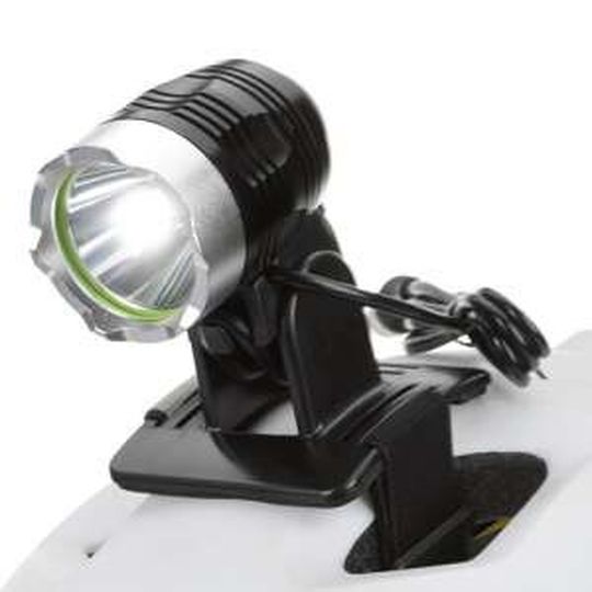 Pralktische Lichtquelle für unterwegs: PowerLumen 1000 von H-Tronic. Pralktische Lichtquelle für unterwegs: PowerLumen 1000 von H-Tronic.