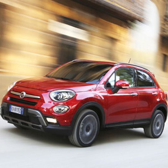 Als größter Ableger seiner Familie kommt der Fiat 500X in wenigen Tagen ab 16.950 Euro auf den Markt. Als größter Ableger seiner Familie kommt der Fiat 500X in wenigen Tagen ab 16.950 Euro auf den Markt.