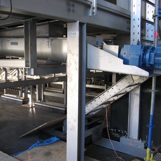 Van Beek provides 17 screw conveyor systems for a new ammonium sulfate plant that DSM is building in Geleen (the Netherlands). Van Beek provides 17 screw conveyor systems for a new ammonium sulfate plant that DSM is building in Geleen (the Netherlands).