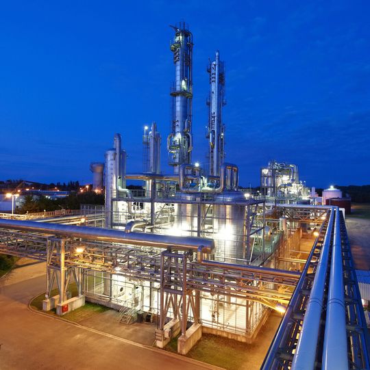 Im Jahr 2013 wurden etwa 100 Milliarden Liter Bioethanol destilliert. Das Bild zeigt eine Bioethanol-Anlage von Nordzucker in Klein Wanzleben in Sachsen-Anhalt.