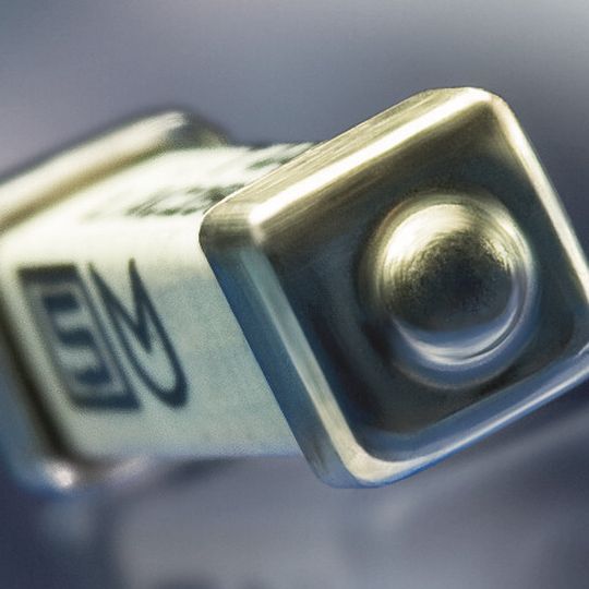 Fusible SDM compact : les UMF 250 sont maintenant disponibles en 14 intensités nominales. Fusible SDM compact : les UMF 250 sont maintenant disponibles en 14 intensités nominales.