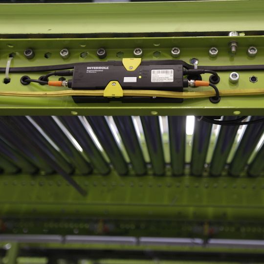 Interroll gibt an, dass durch die 24-V-Antriebstechnologie eine Energieeinsparung von 25 % möglich ist. Interroll gibt an, dass durch die 24-V-Antriebstechnologie eine Energieeinsparung von 25 % möglich ist.