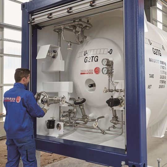 Der Container von Ziemann soll am Einsatzort ein fixes Tanksystem überflüssig machen. Die Verwendung von LNG wird dem Unternehmen zufolge so stark vereinfacht. Der Container von Ziemann soll am Einsatzort ein fixes Tanksystem überflüssig machen. Die Verwendung von LNG wird dem Unternehmen zufolge so stark vereinfacht.