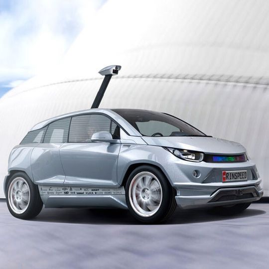 Der Rinspeed Budii soll mit viel Technik zum „Kumpel des Fahrers“ werden. Der Rinspeed Budii soll mit viel Technik zum „Kumpel des Fahrers“ werden.