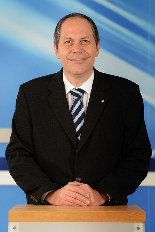 Dipl.-Ing. Siegfried Wolf hat im Januar 2015 die Leitung des Schulungszentrums „tec.nicum“ von Schmersal übernommen. Dipl.-Ing. Siegfried Wolf hat im Januar 2015 die Leitung des Schulungszentrums „tec.nicum“ von Schmersal übernommen.