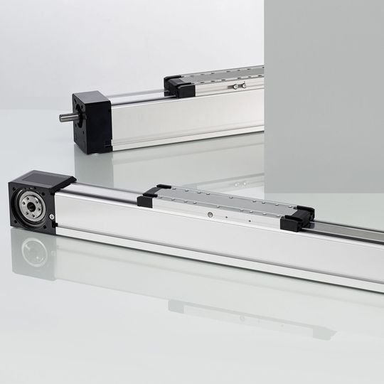 RK Rose+Krieger bietet insgesamt acht verschiedene nach EN ISO 14644-1 getestete Varianten der spindel- bzw. zahnriemengetriebenen RK Duoline Clean für den Reinraumeinsatz an. RK Rose+Krieger bietet insgesamt acht verschiedene nach EN ISO 14644-1 getestete Varianten der spindel- bzw. zahnriemengetriebenen RK Duoline Clean für den Reinraumeinsatz an.
