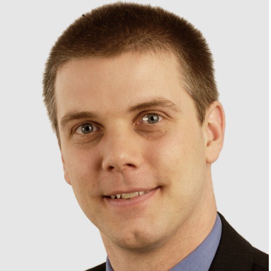 Dr. Axel Grüneklee stellt auf dem Leichtbau-Gipfel 2015 in Würzburg das InCar plus-Projekt von ThyssenKrupp Steel Europe vor. Dr. Axel Grüneklee stellt auf dem Leichtbau-Gipfel 2015 in Würzburg das InCar plus-Projekt von ThyssenKrupp Steel Europe vor.