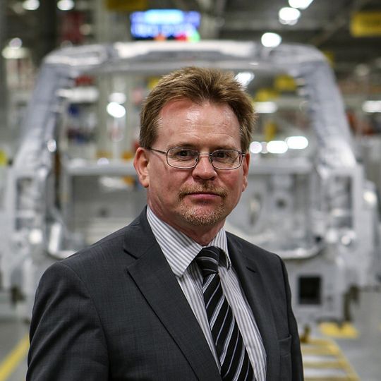 Mit Mark White, Chief Technical Specialist Body Engineering bei Jaguar Land Rover. Mit Mark White, Chief Technical Specialist Body Engineering bei Jaguar Land Rover.