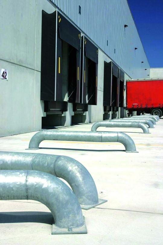 Ebenerdig befahrbare Hallentore: Konstruktion und Bau von Logistikimmobilien lassen sich von Immobilienentwicklungsgesellschaften im Vergleich zur Eigenerstellung effizienter gestalten. Bild: Prologis Ebenerdig befahrbare Hallentore: Konstruktion und Bau von Logistikimmobilien lassen sich von Immobilienentwicklungsgesellschaften im Vergleich zur Eigenerstellung effizienter gestalten. Bild: Prologis