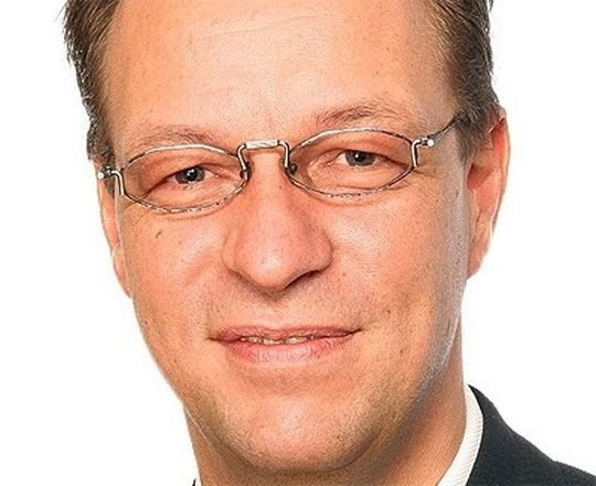 Hans-Jürgen Pelzers, Vertriebsleiter Europa Mechtronics EDM der Mitsubishi Electric Europe B.V.: „Mit Implementierung unserer neuen Steuerung M700-Advance wird die Handhabung der Maschinen nochmals vereinfacht.“ Bild: Mitsubishi Electric Hans-Jürgen Pelzers, Vertriebsleiter Europa Mechtronics EDM der Mitsubishi Electric Europe B.V.: „Mit Implementierung unserer neuen Steuerung M700-Advance wird die Handhabung der Maschinen nochmals vereinfacht.“ Bild: Mitsubishi Electric