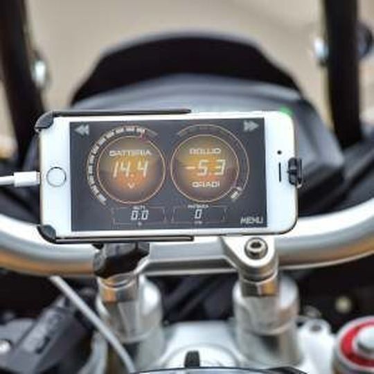 Die neue Aprilia Caponord Rallye, getestet jüngst auf Sardiniens Straßen. Die neue Aprilia Caponord Rallye, getestet jüngst auf Sardiniens Straßen.