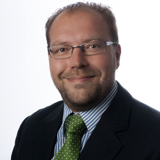 Daniel Jubera als Sales und Marketing Direktor bei Novelis referiert über Recyclingverfahren in der Automobilbranche. Daniel Jubera als Sales und Marketing Direktor bei Novelis referiert über Recyclingverfahren in der Automobilbranche.