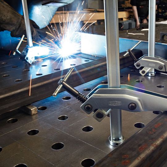 Bessey erweitert ab 1. April 2015 das Sortiment: Mit seiner großen Auswahl an professionellen Spannwerkzeugen hält das Spannmittel-Spezialist auch für viele Schweißanwendungen eine passende Lösung bereit, wie es heißt. Bessey erweitert ab 1. April 2015 das Sortiment: Mit seiner großen Auswahl an professionellen Spannwerkzeugen hält das Spannmittel-Spezialist auch für viele Schweißanwendungen eine passende Lösung bereit, wie es heißt.
