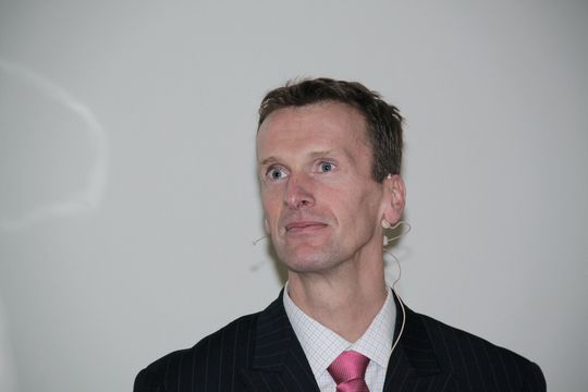 „Selbst fertige Mischungen können mittels batchweiser Dichtstromförderung und dem hohen Vakuum entmischungsfrei transportiert und dosiert werden.“ Thomas Ramme, Volkmann „Selbst fertige Mischungen können mittels batchweiser Dichtstromförderung und dem hohen Vakuum entmischungsfrei transportiert und dosiert werden.“ Thomas Ramme, Volkmann